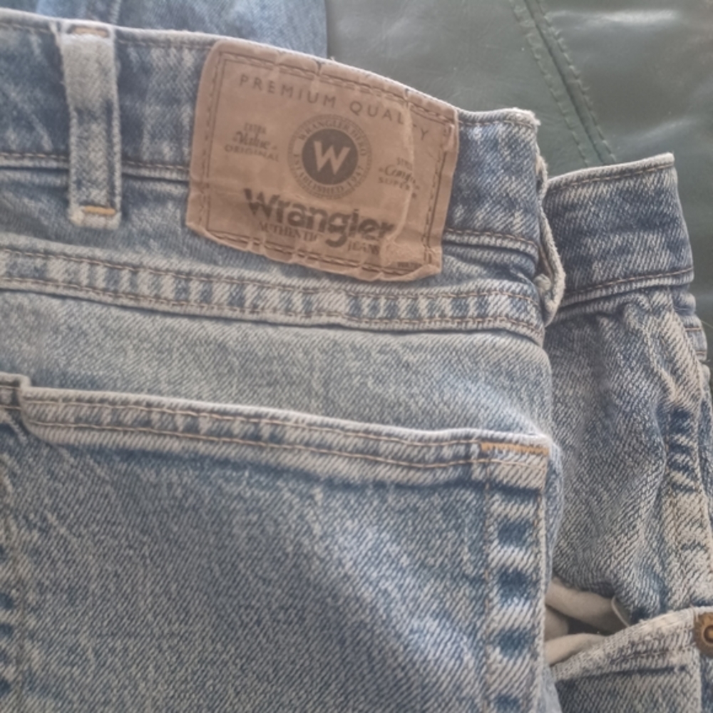 2 pair 42/29 Jeans wrangler warn and open trails 42/30 gently  warn stone wahed
